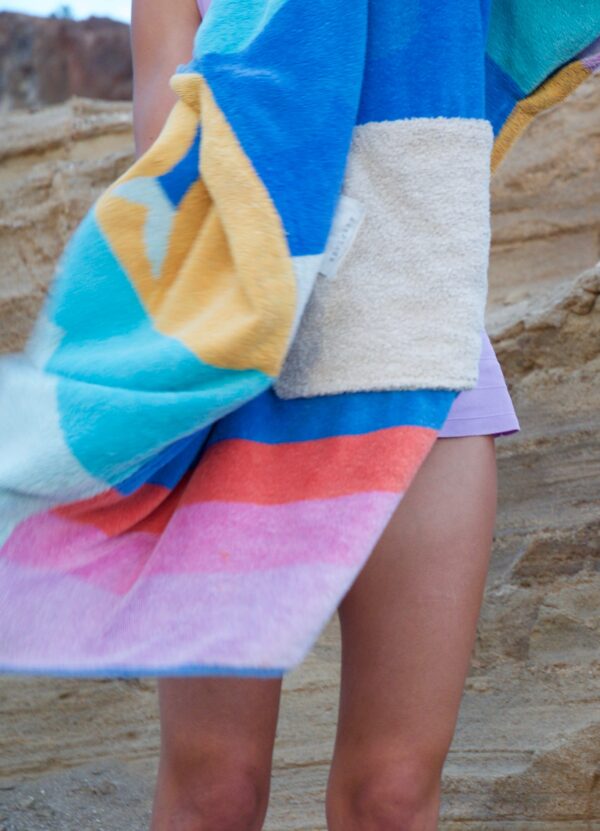 voyage voyage towel poncho zoom in colors